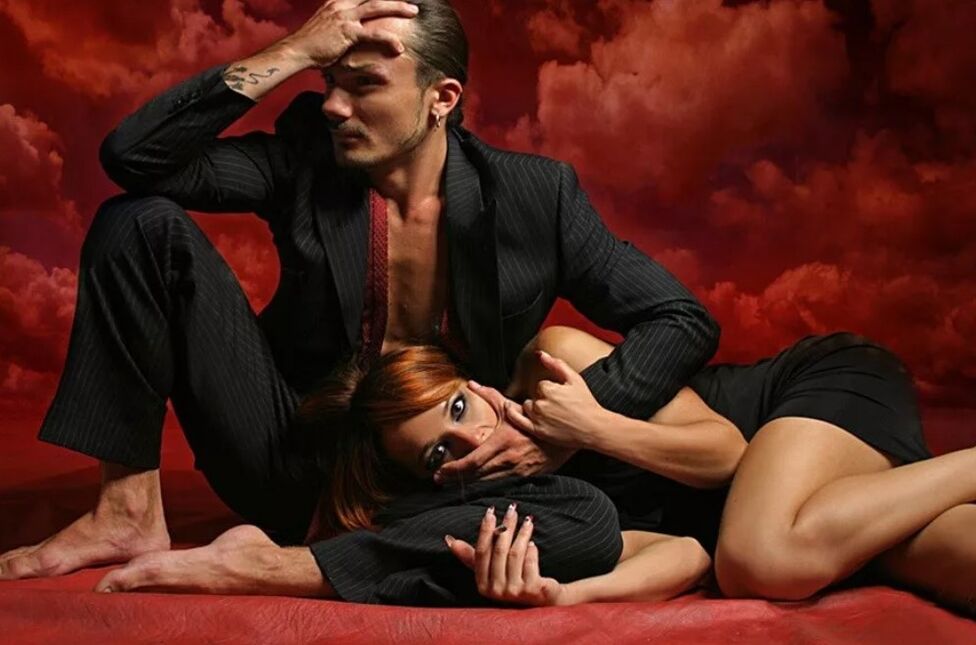 Žena se snaží přesvědčit muže, aby masíroval bod G