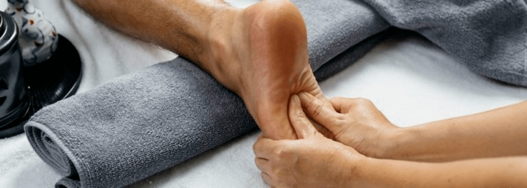 masáž nohou pro zvýšení potence
